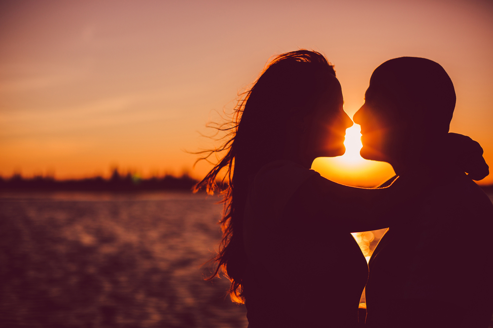 international kissing day