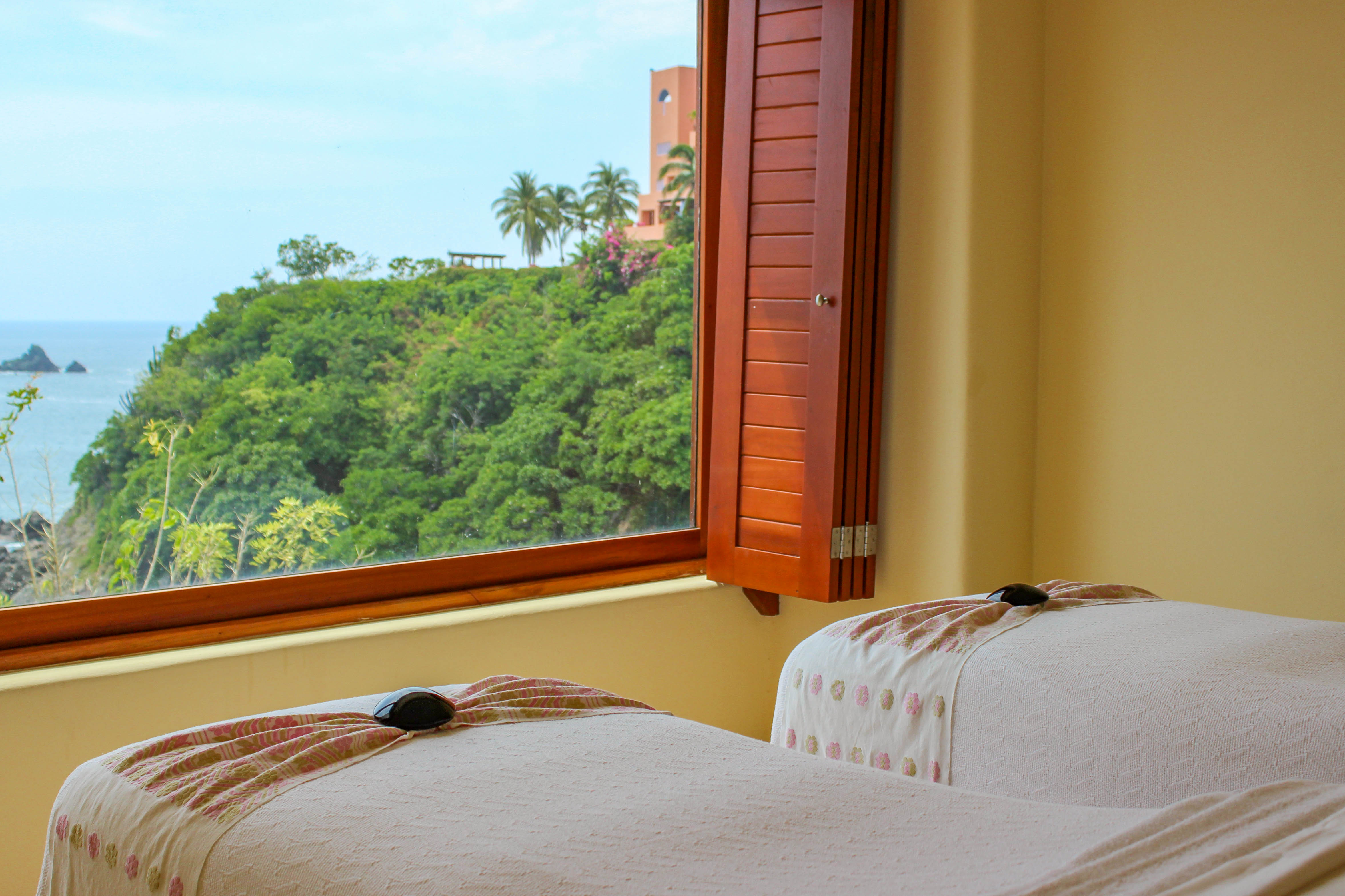 Best-Spas-In-The-World-Compass and Twine-2