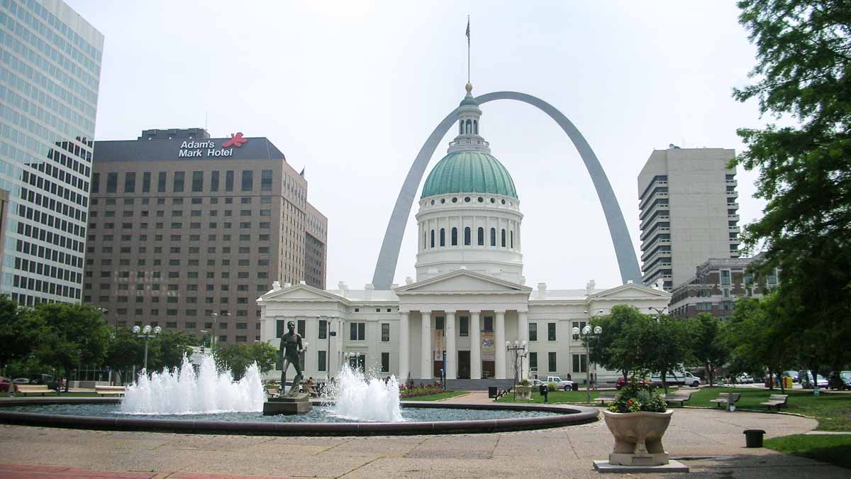 Midwest-Summer-Getaways-St-Louis-GettingStamped-2